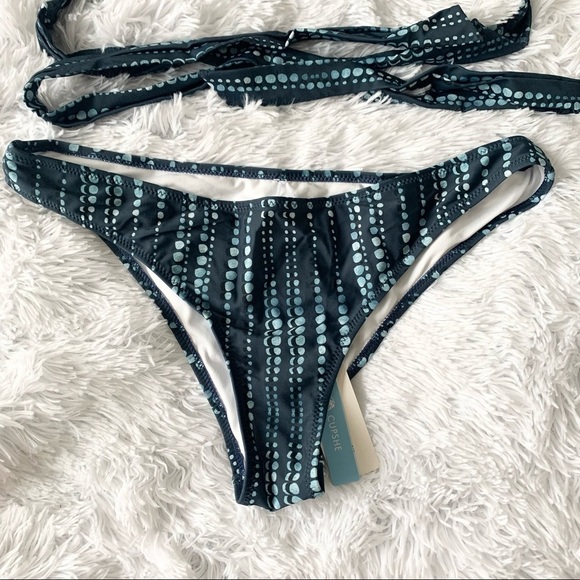 Cupshe NWT Criss Cross Wrap Swimsuit Padding Navy Bubble Print Bikini Set - Picture 6 of 15